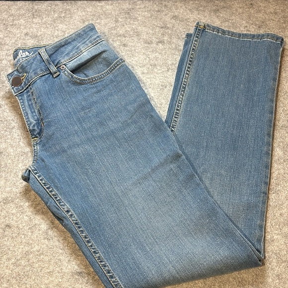 🤠 Wrangler Ladies’ NWT Straight-Leg Western Jeans – Light Wash Perfection! 🤠 - Picture 4 of 16